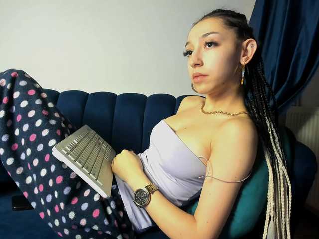 LucyLips's BongaCams show and profile