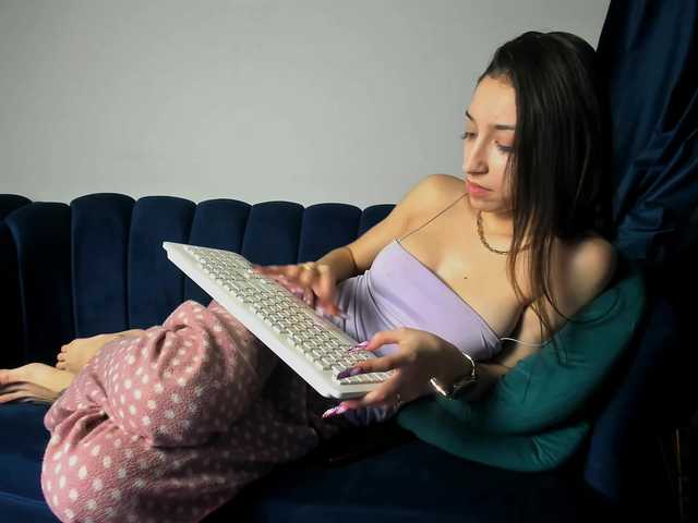 LucyLips's BongaCams show and profile