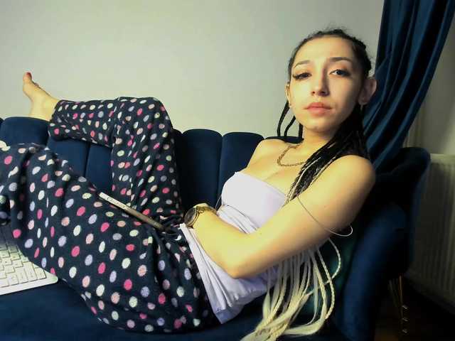 LucyLips Live Cam on BongaCams