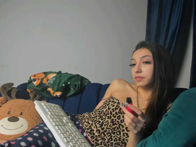 Sex chat gratuit in direct cu LucyLips pe BongaCams