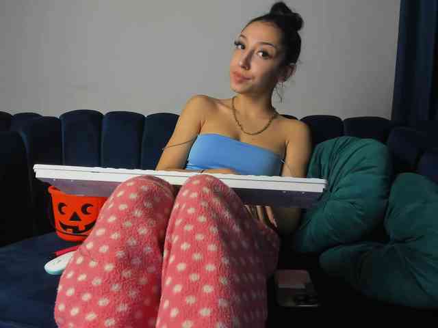 LucyLips webcam