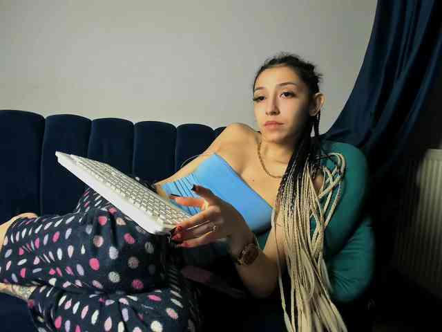 LucyLips Live Webcam on BongaCams