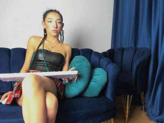 LucyLips webcam