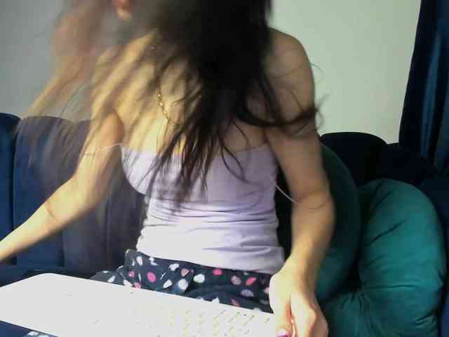 LucyLips webcam