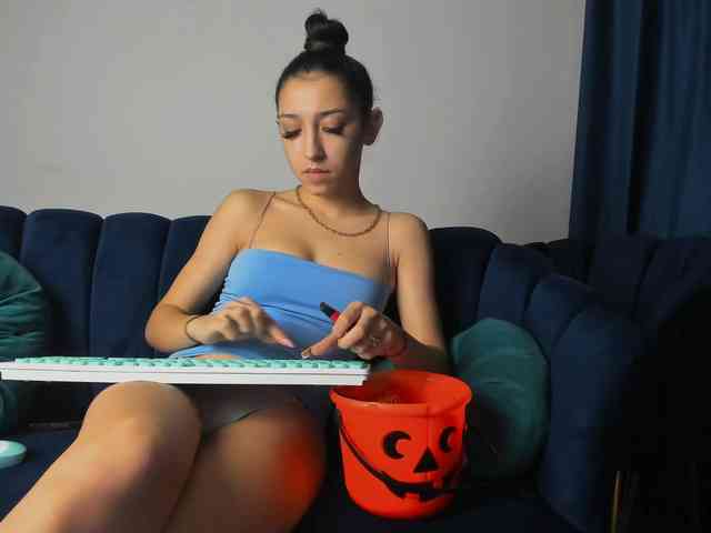 LucyLips webcam
