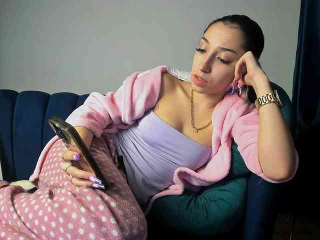 LucyLips Live Webcam on BongaCams