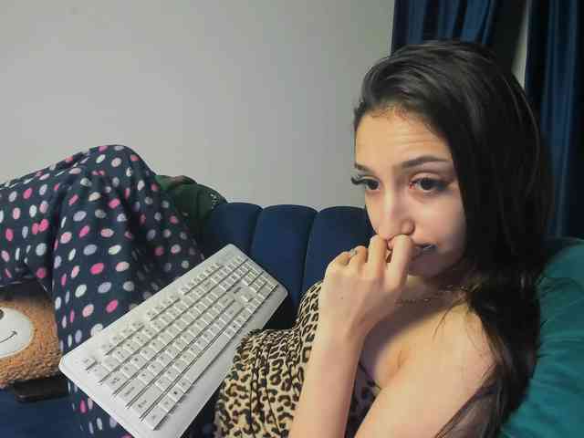 LucyLips webcam