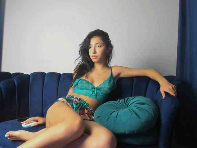 LucyLips webcam