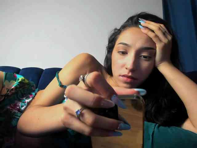 LucyLips webcam