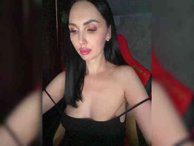 AnnaBlackFlame webcam