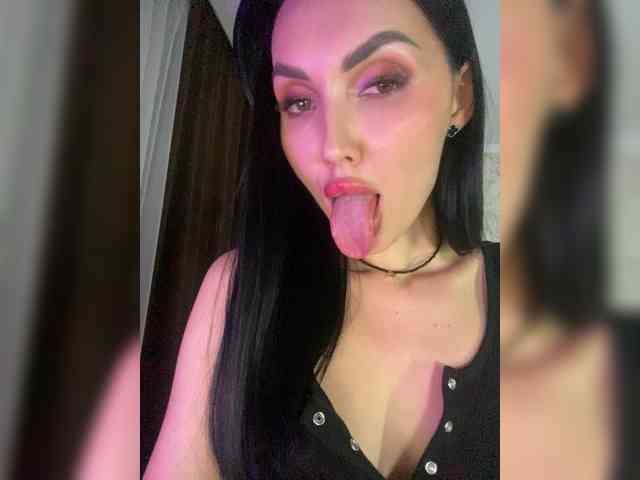 AnnaBlackFlame webcam