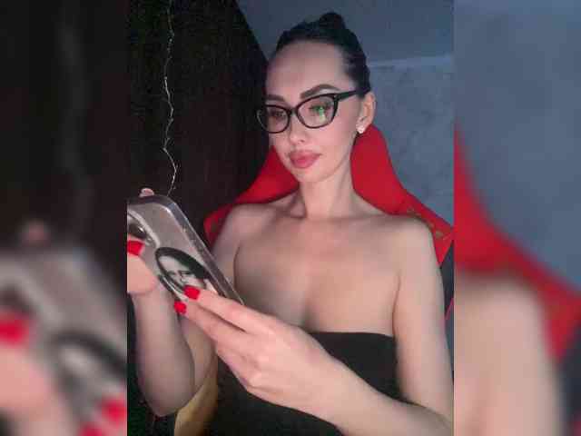 AnnaBlackFlame webcam