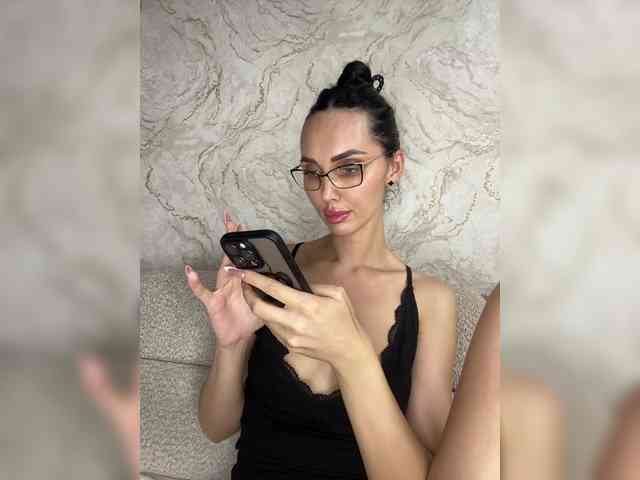AnnaBlackFlame webcam