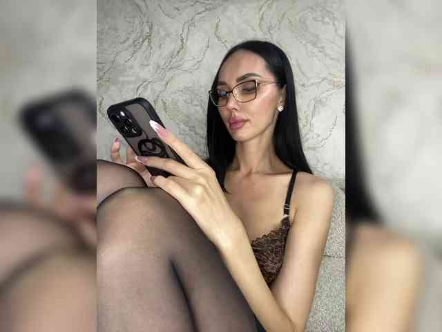 AnnaBlackFlame webcam