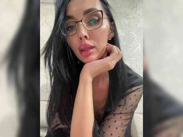 AnnaBlackFlame webcam