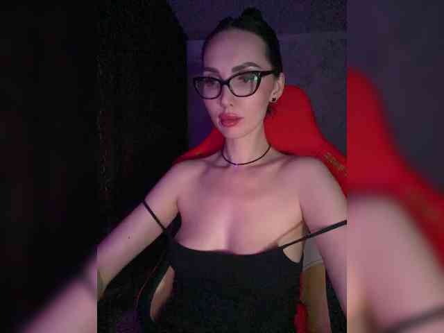 AnnaBlackFlame webcam