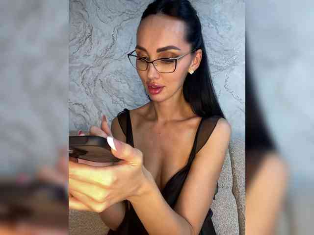 AnnaBlackFlame webcam