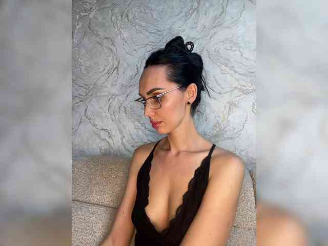 AnnaBlackFlame webcam