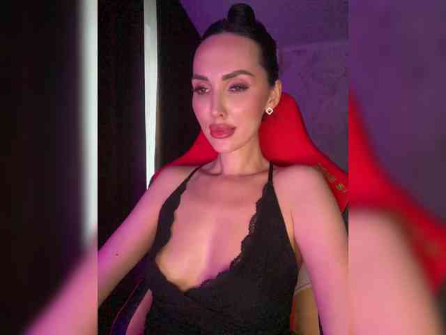 AnnaBlackFlame webcam