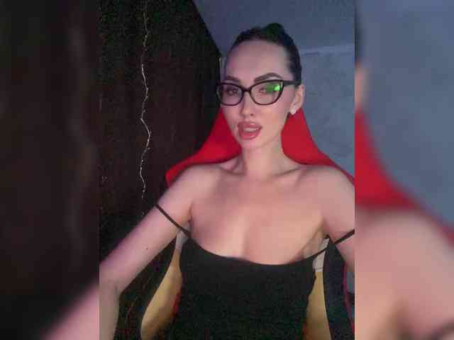 AnnaBlackFlame webcam