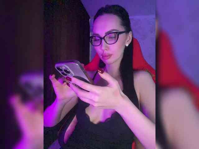 AnnaBlackFlame webcam