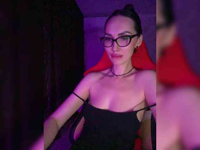 AnnaBlackFlame webcam