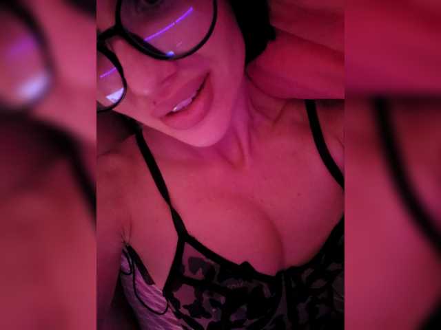 LolaLee's BongaCams profile