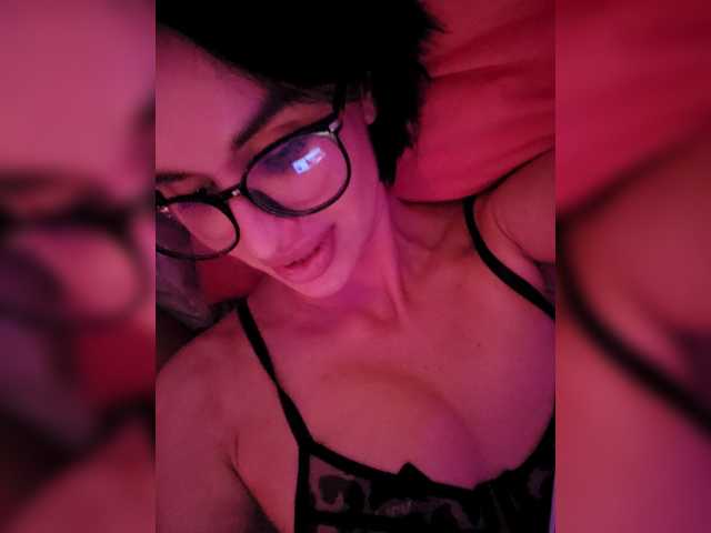 LolaLee's BongaCams show and profile