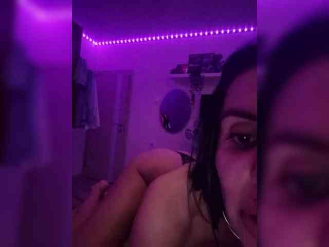 live amateur webcam LolaLee