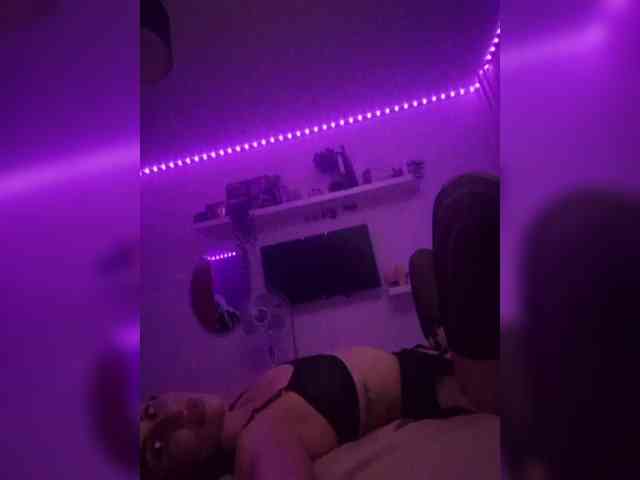 LolaLee webcam