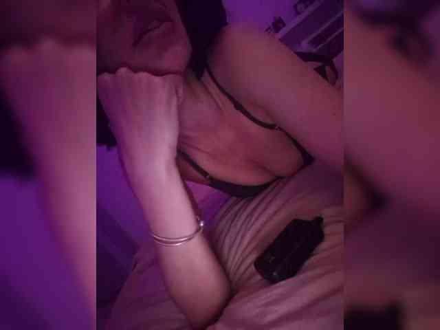 strip chat LolaLee