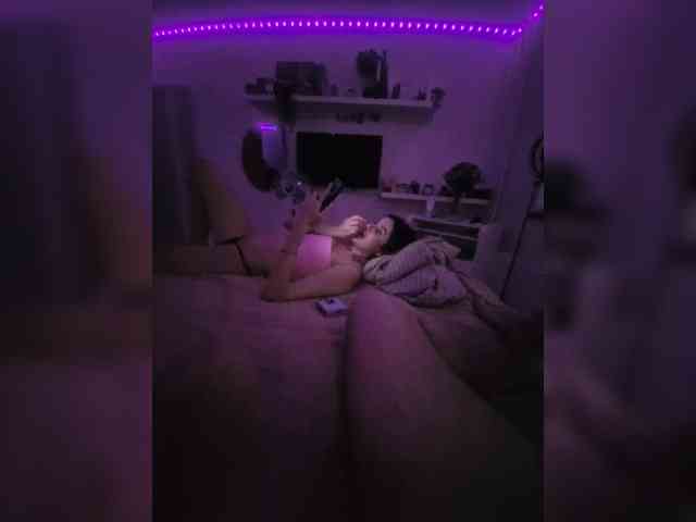 LolaLee webcam