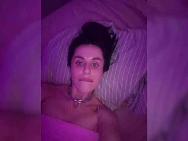 LolaLee webcam