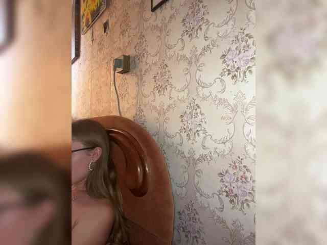 Milana22a webcam