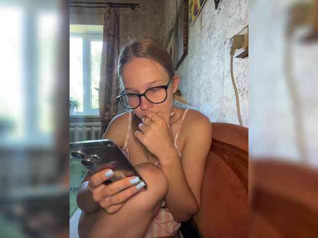 Milana22a webcam