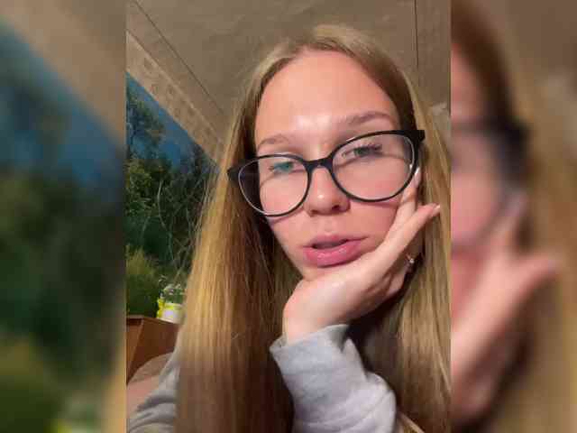 Milana22a webcam