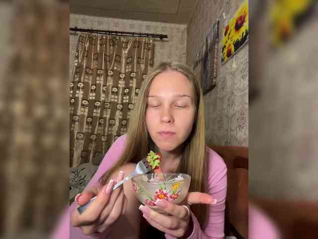 Milana22a webcam