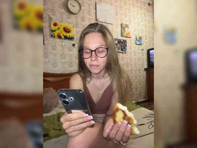 Milana22a webcam