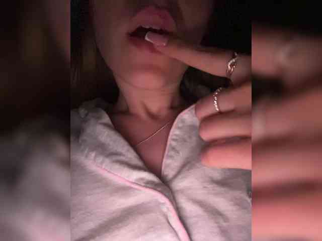 Milana22a webcam