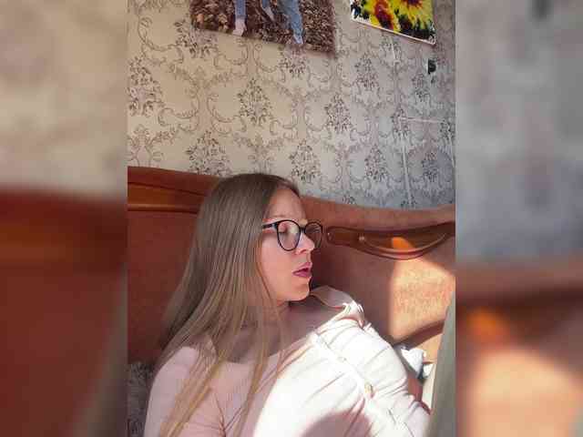 Milana22a webcam
