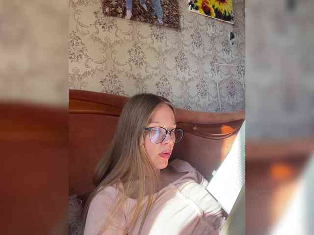 Milana22a webcam