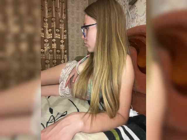 Milana22a webcam