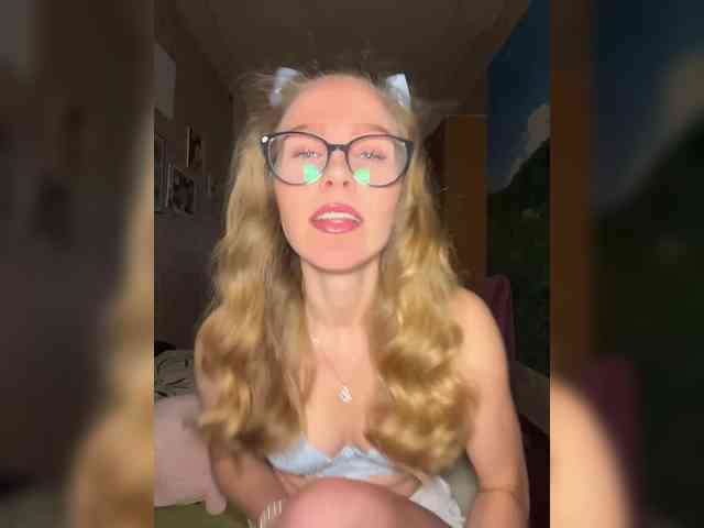 Milana22a webcam