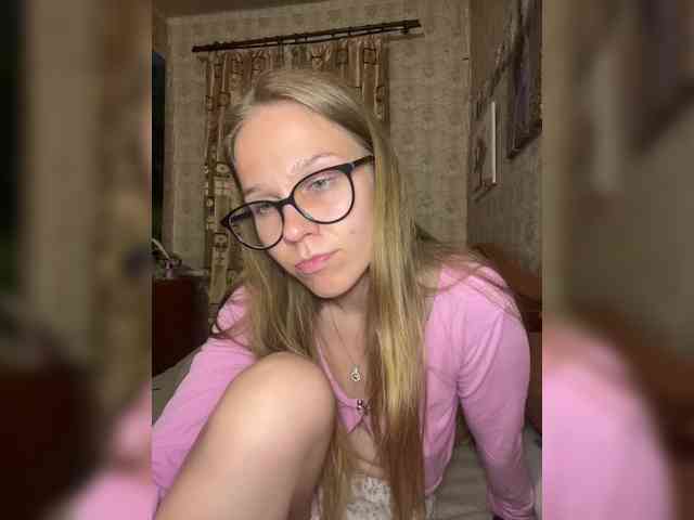 Milana22a webcam