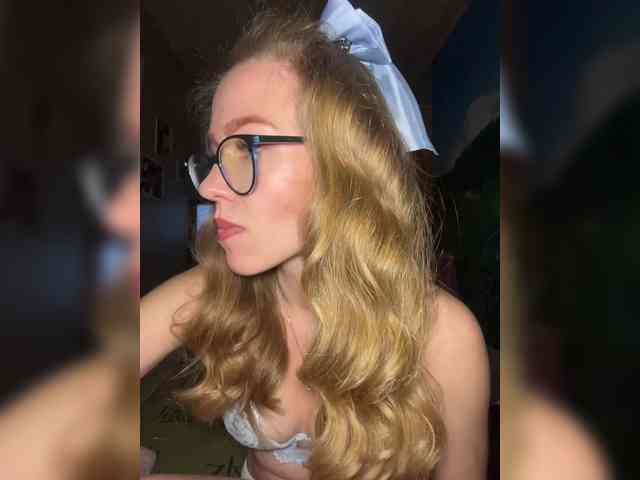 Milana22a webcam