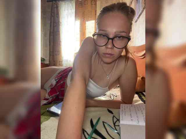Milana22a webcam