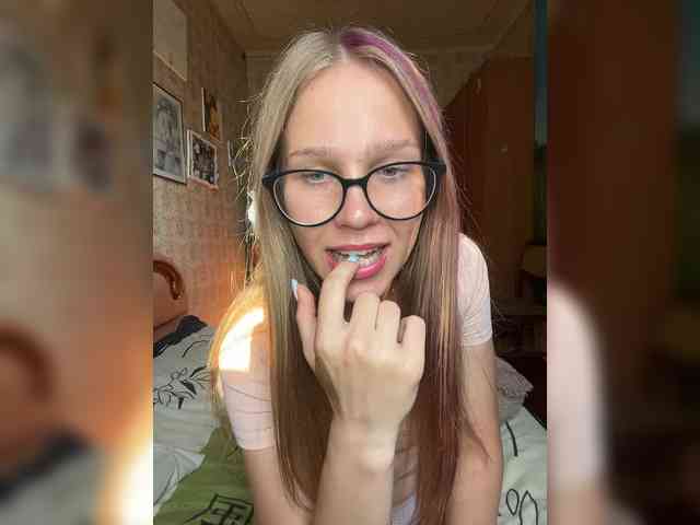Milana22a webcam