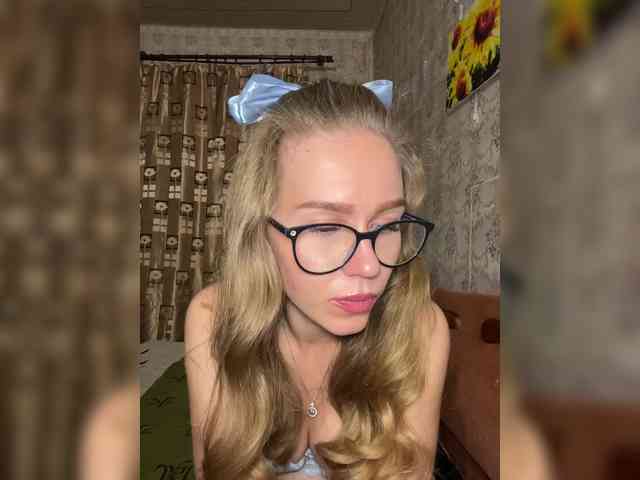 Milana22a webcam