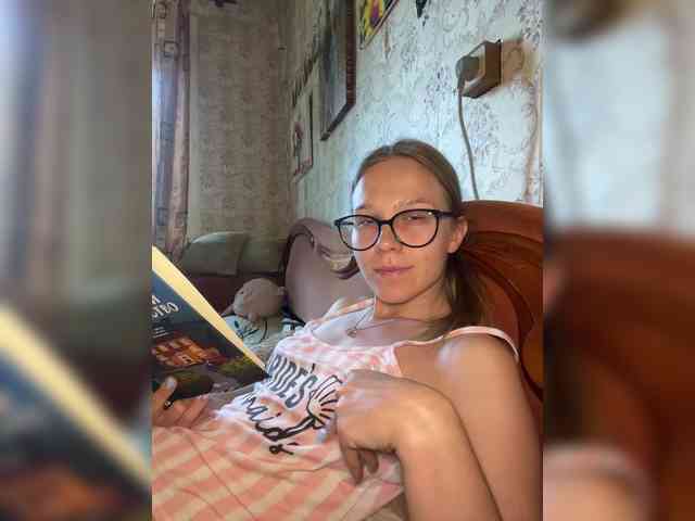Milana22a webcam