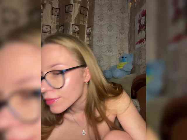 Milana22a webcam